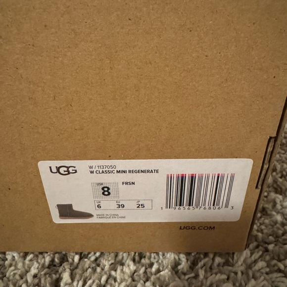 NIB Ugg Classic Mini Regenerate - Picture 3 of 6
